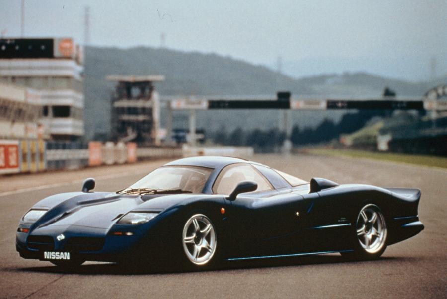  Nissan R390 GT1 Road Version 1998 года  (фото 4 из 19)
